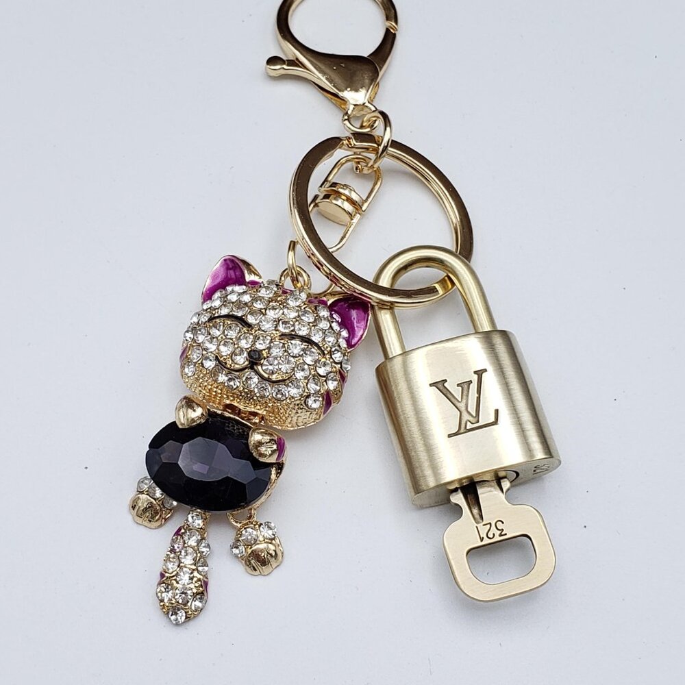 LV Gold Padlock 🔑 Authentic Louis Vuitton Charm + Unbranded Cat Keychain - Picture 7 of 10
